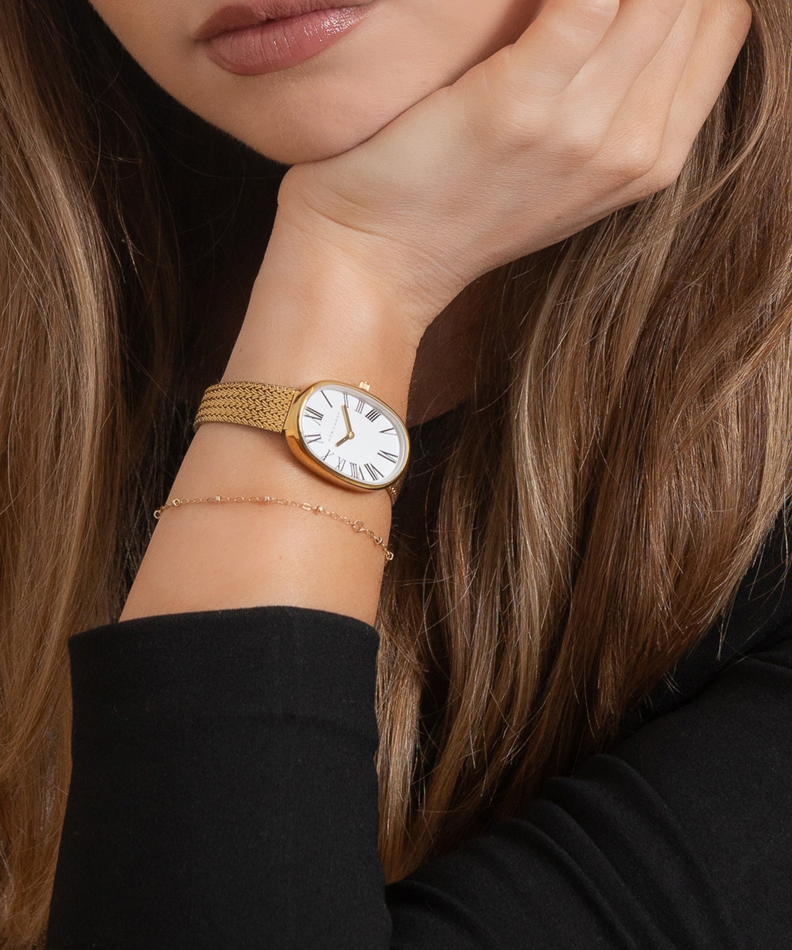 MON_CHOUX_Product_image_Fleur_gold_woven_mesh_watch_1551x2000_model_view.jpg